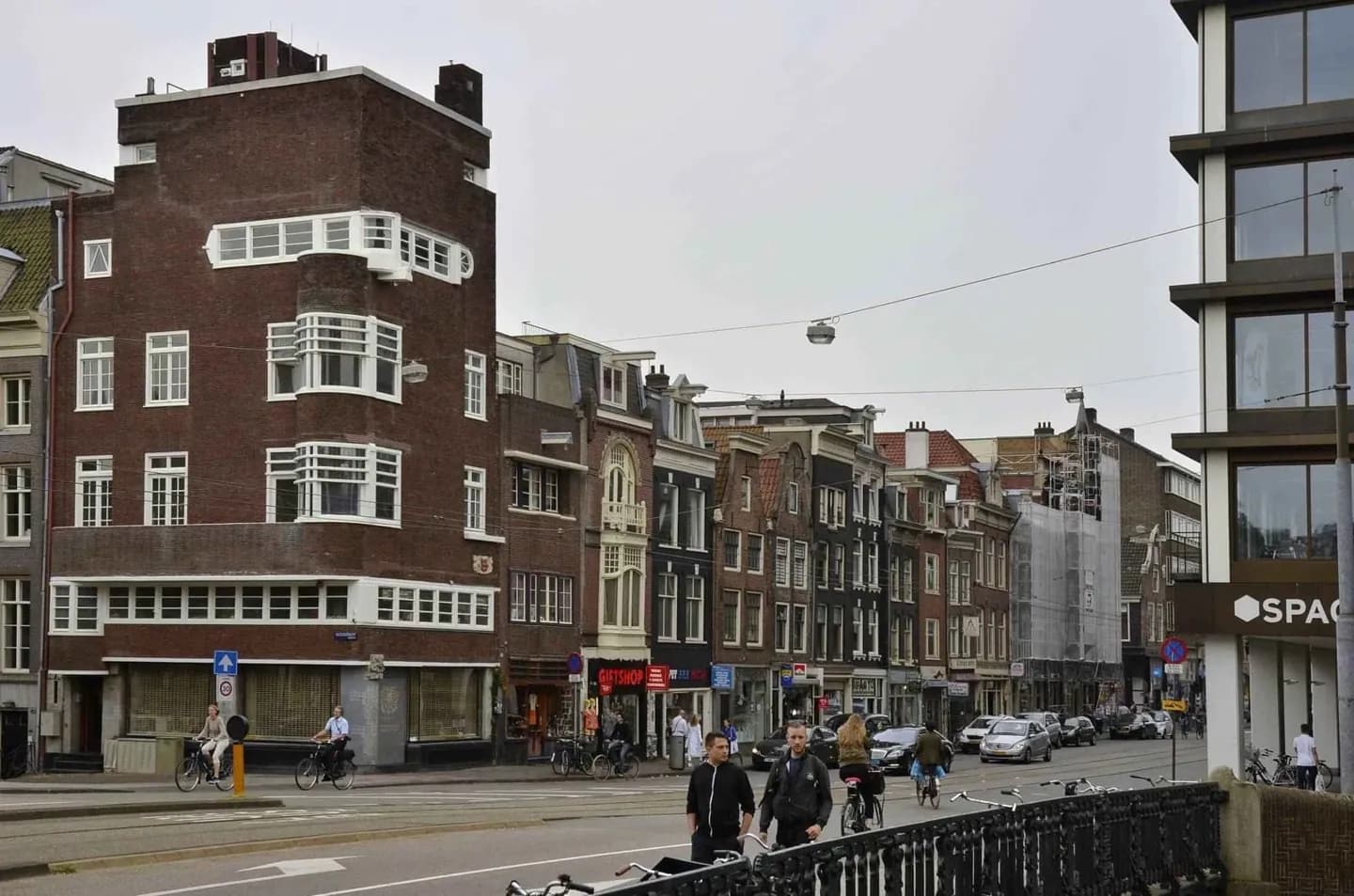 Reading Amsterdam’s City Center · 2