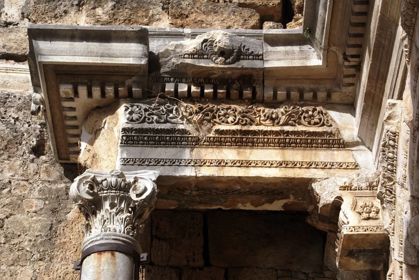 Locais históricos no centro de Antalya