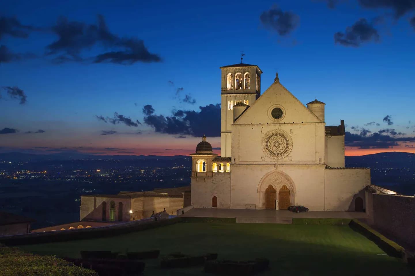 Calendimaggio and Assisi embroidery · 2