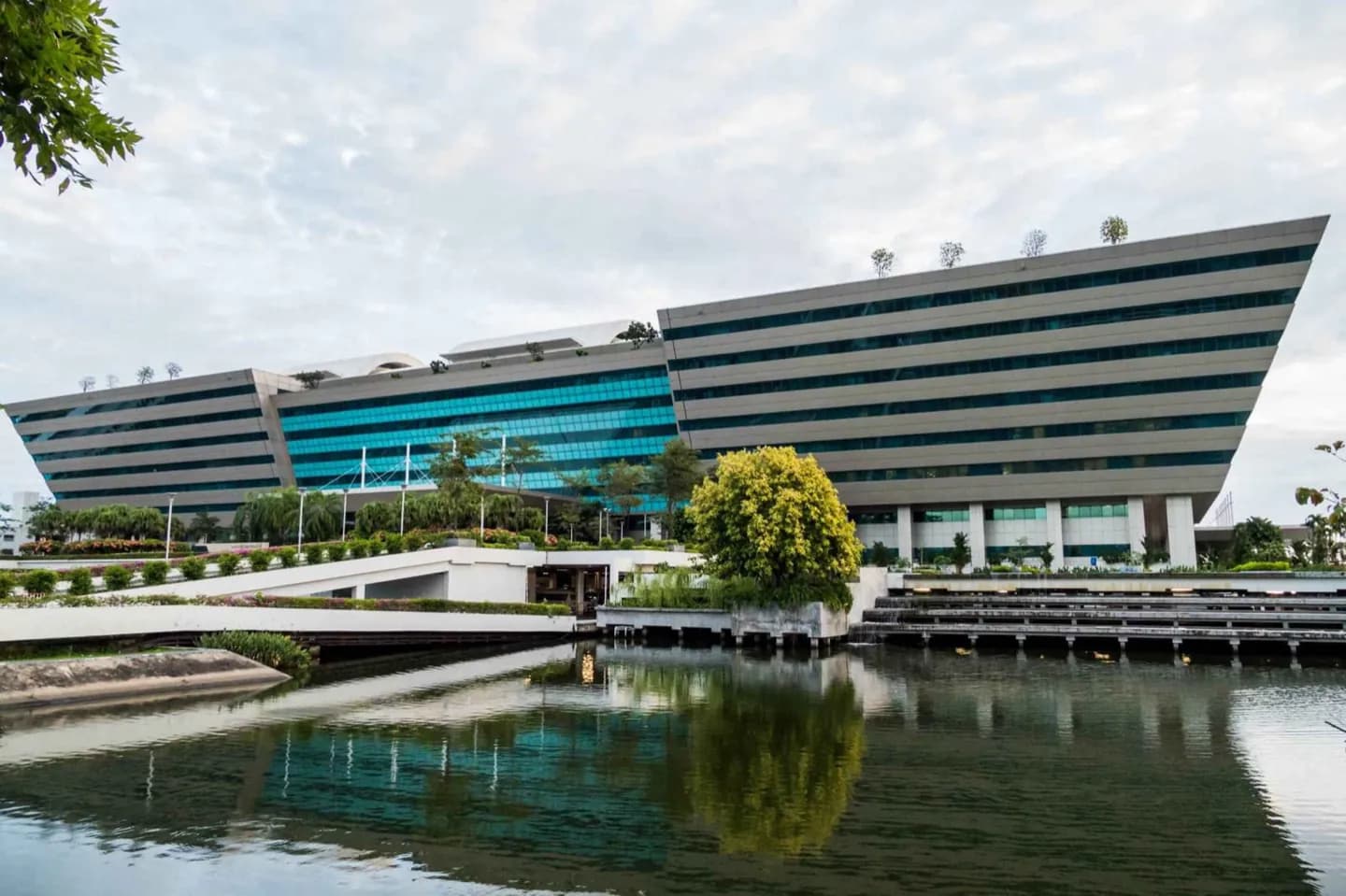 Government and commerce in Bangkok