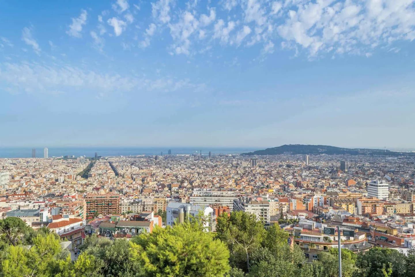 How Barcelona’s Landscape Shapes a Visit · 2