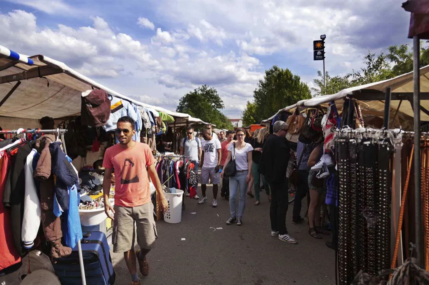Shopping Areas and Opening Patterns · 2