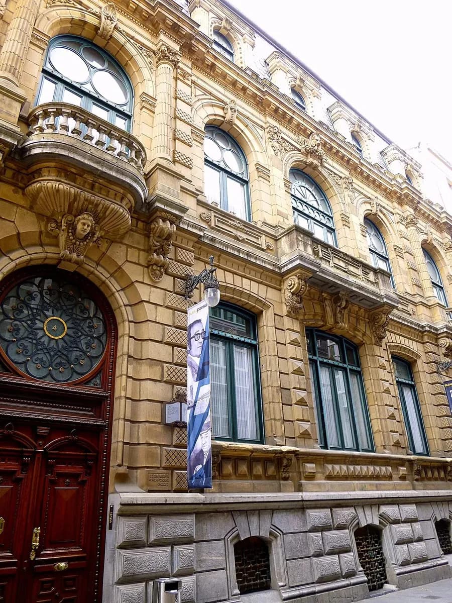 Bidebarrieta Library