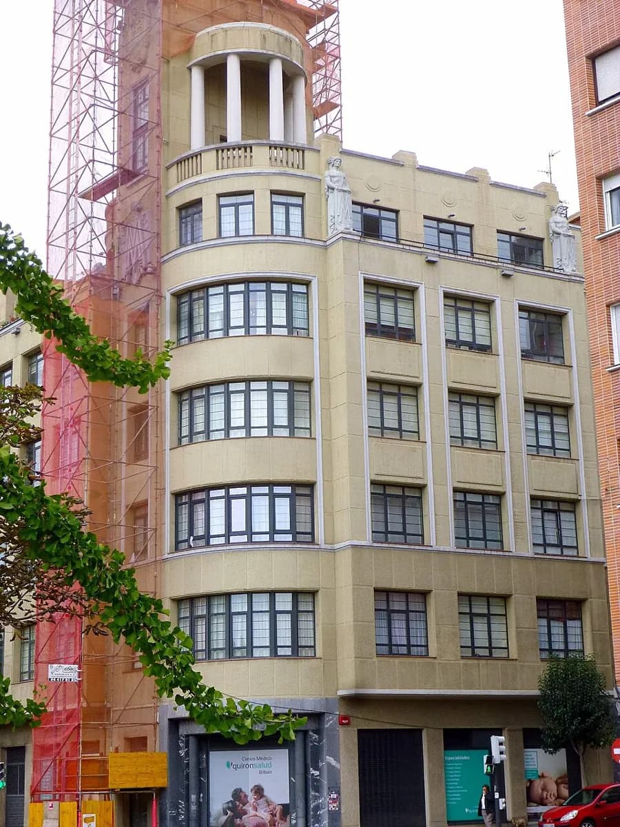 Gebäude El Tigre