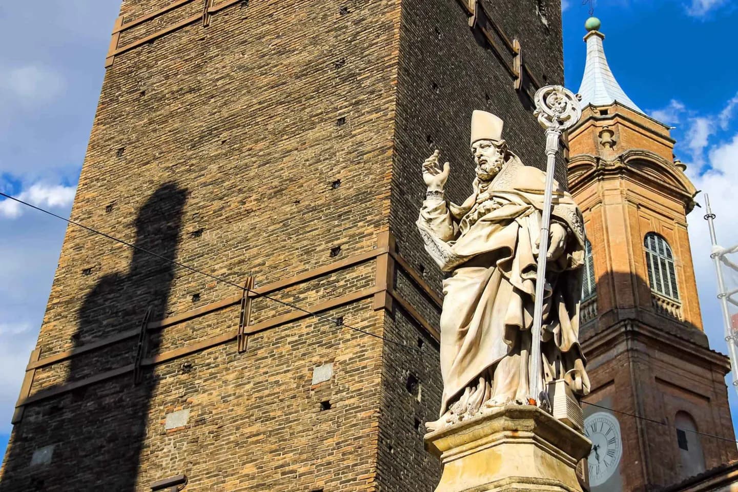 Bolonha Medieval: Torres, Canais e Lei