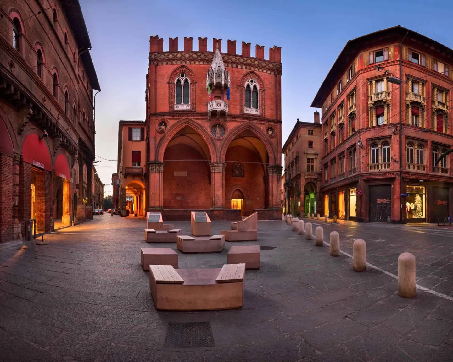 Palazzo della Mercanzia · 2