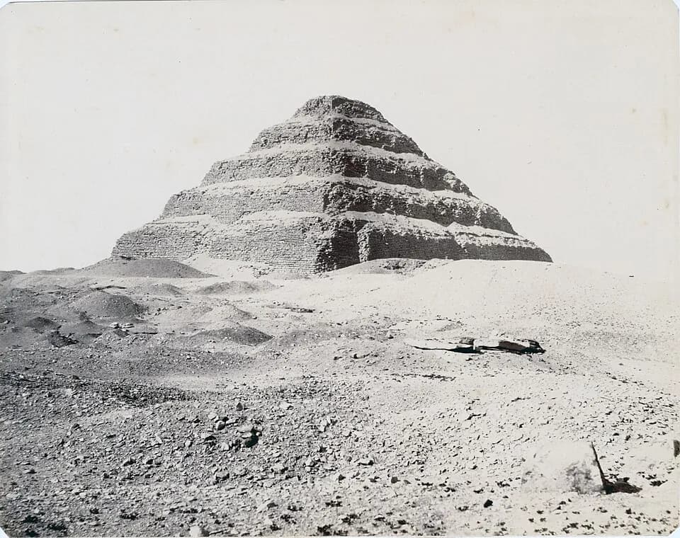 Complexe pyramidal d'étape de Djoser