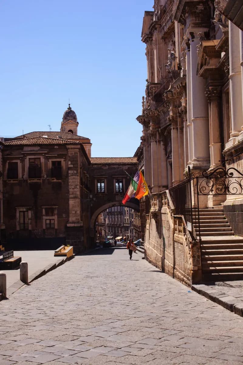 Catania attraverso Bellini, Verga e musica · 2
