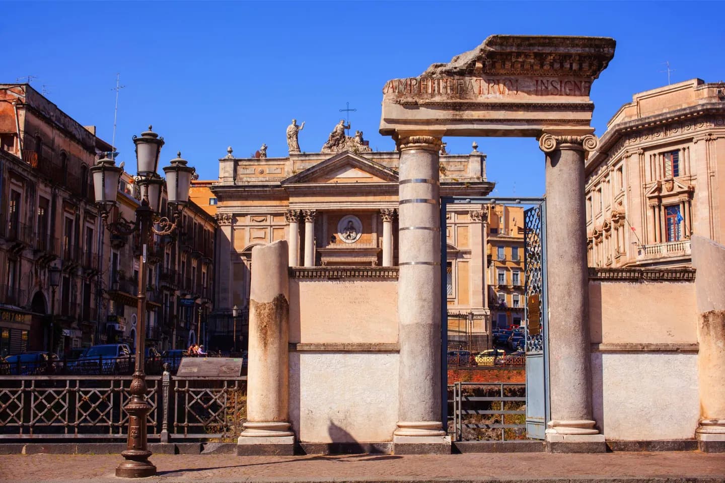 A first walk through central Catania · 2