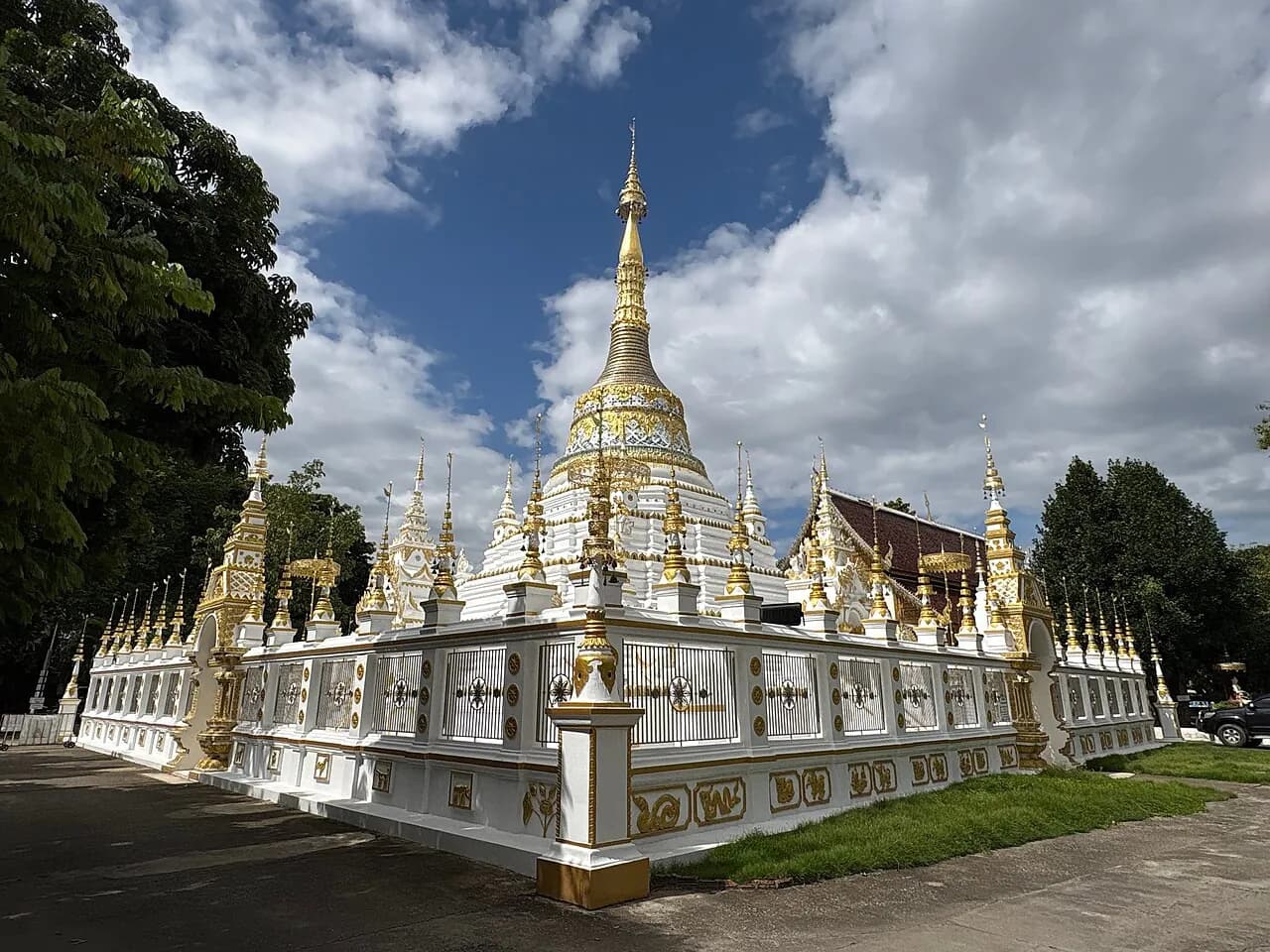 Wat Saen Fang