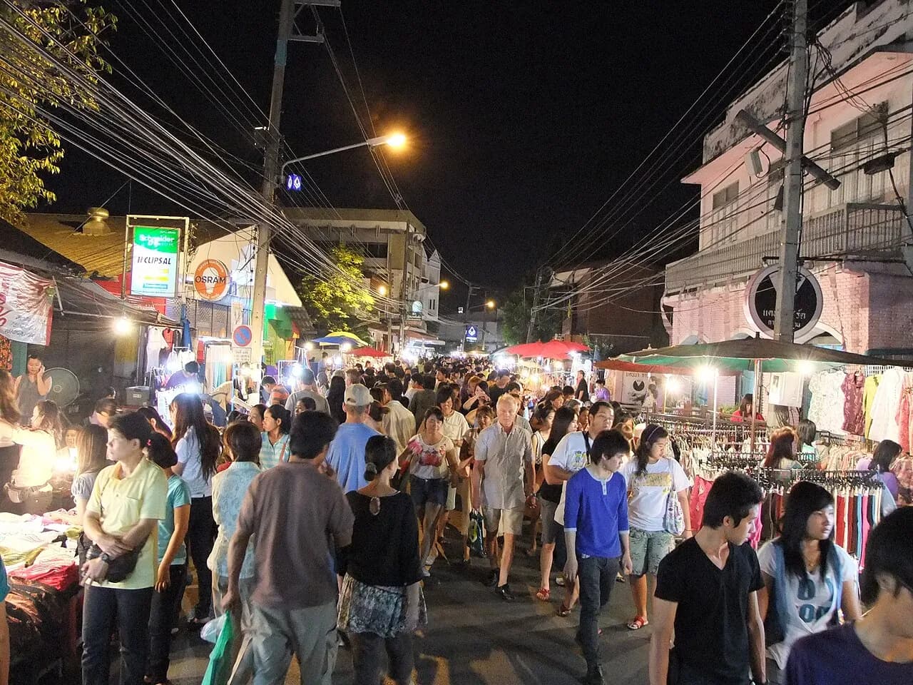 Rue de promenade du samedi Wua Lai