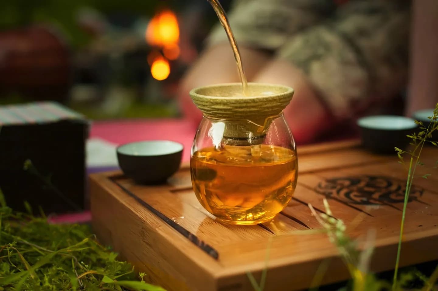 Tasting Tea with a Covered Bowl · 2