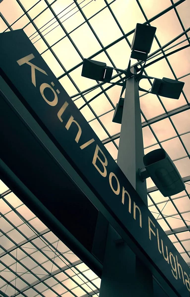 Ankunft in Köln mit dem Flugzeug · 2