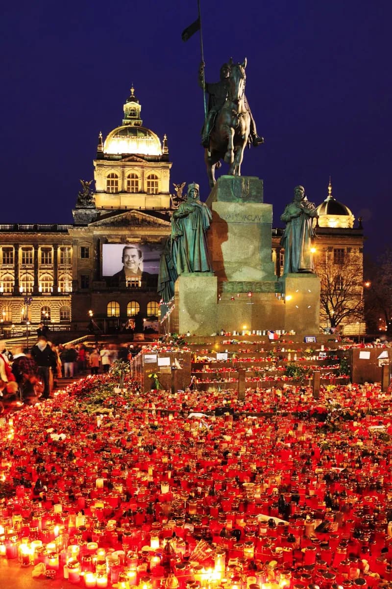 From Velvet Revolution to Czech independence · 2
