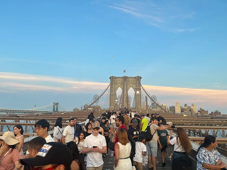 Brooklyn Bridge pedestrian walkway