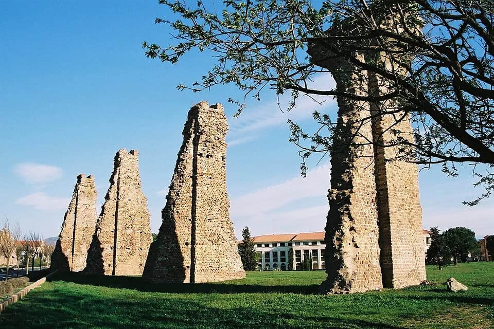 Restos Del Acueducto Romano De Fréjus