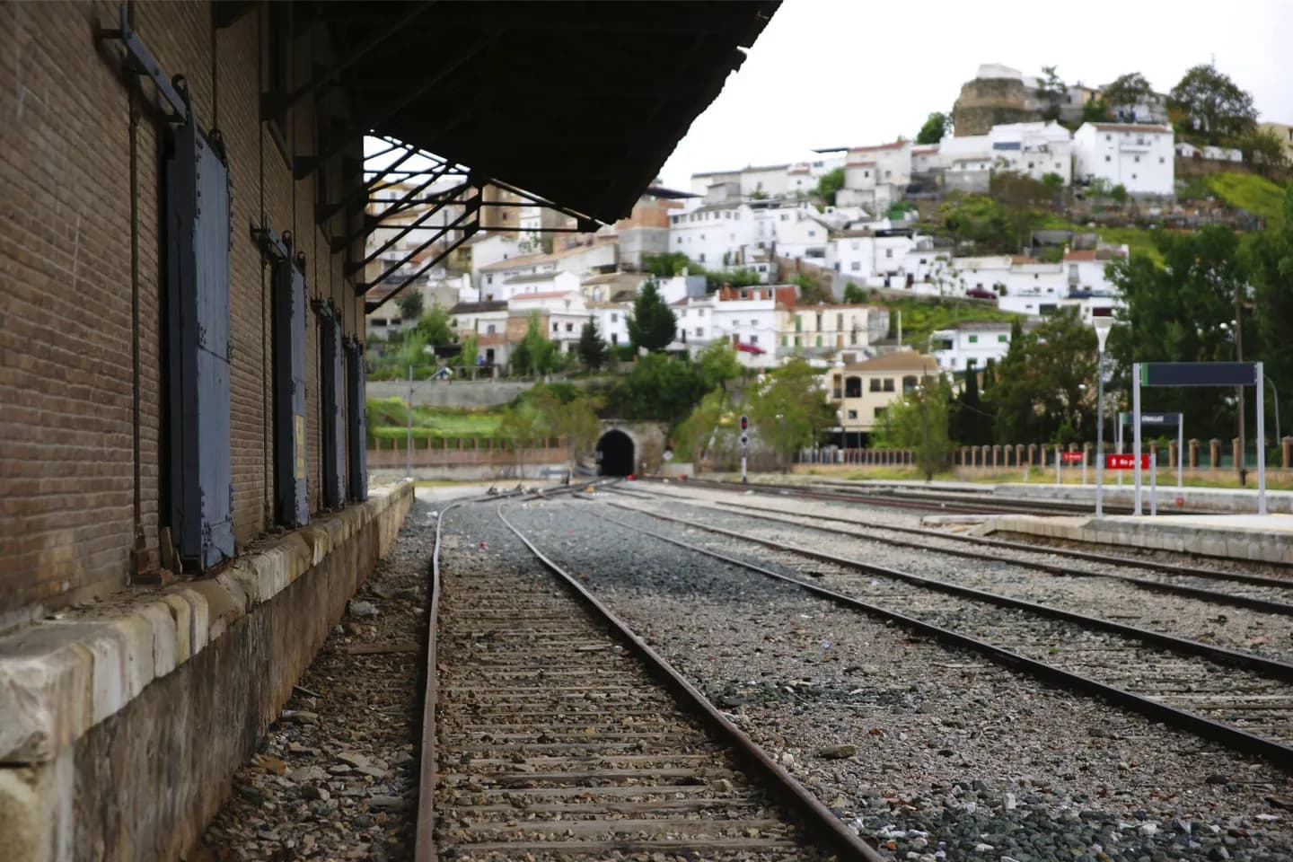 Mit öffentlichen Verkehrsmitteln nach Granada fahren