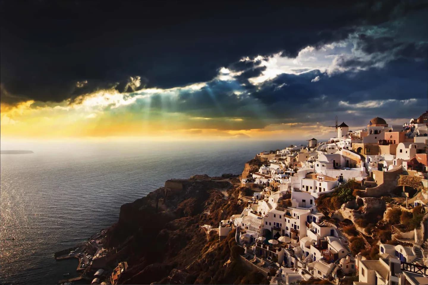 Acantilados y puertos de Oia · 2