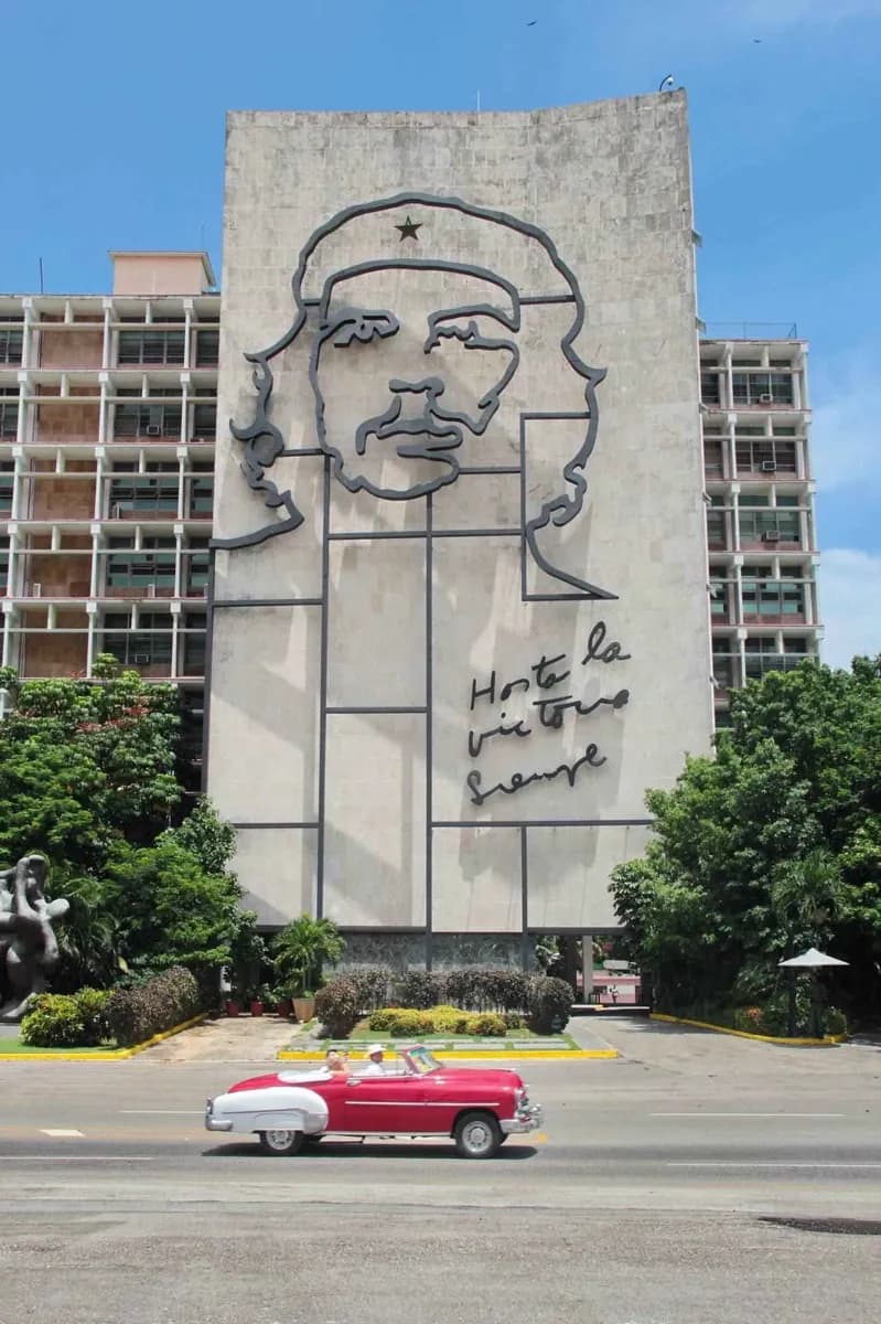 Che Guevara in Havana · 2