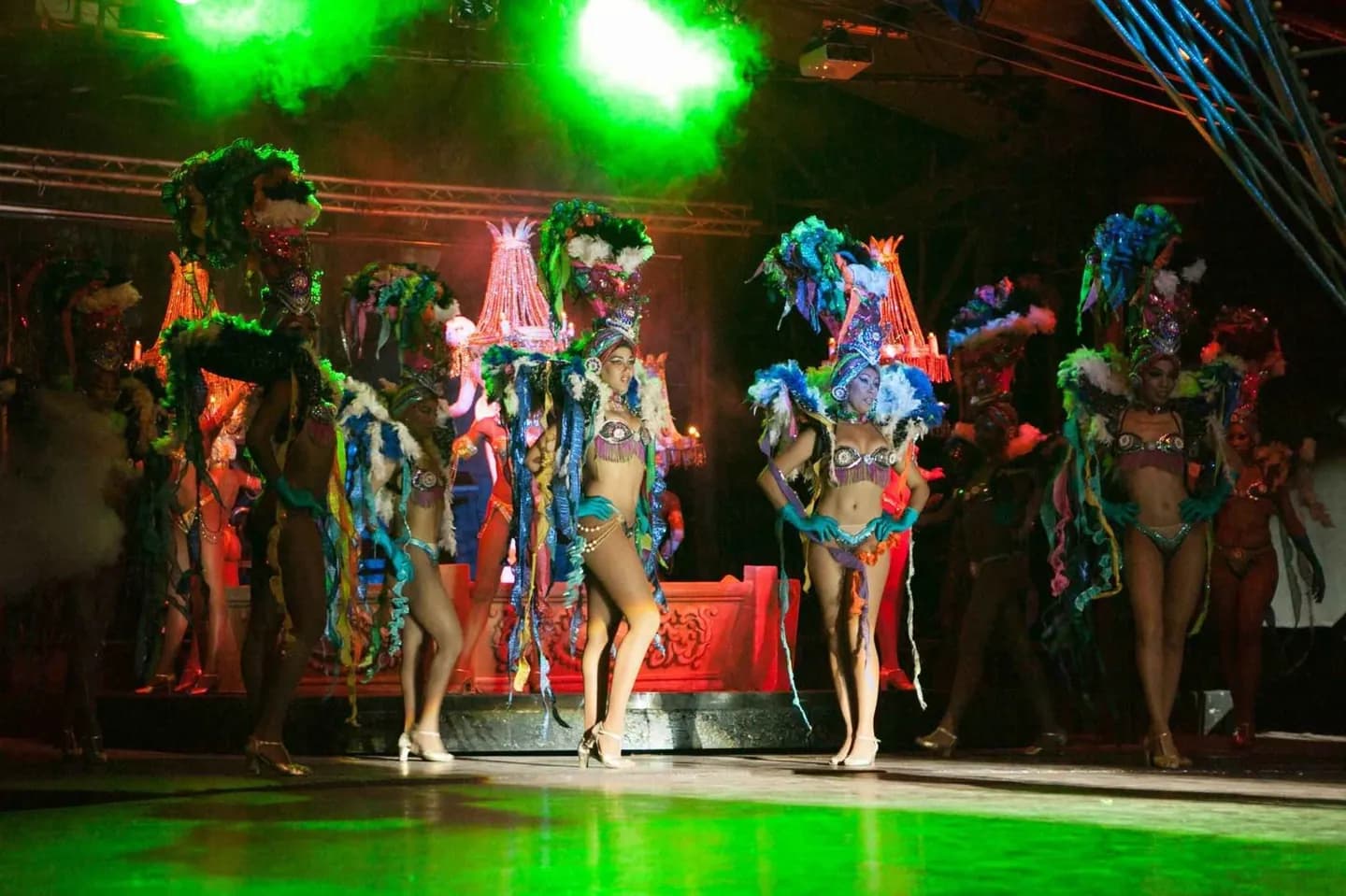 Tropicana Club: Architektur und Leistung · 2