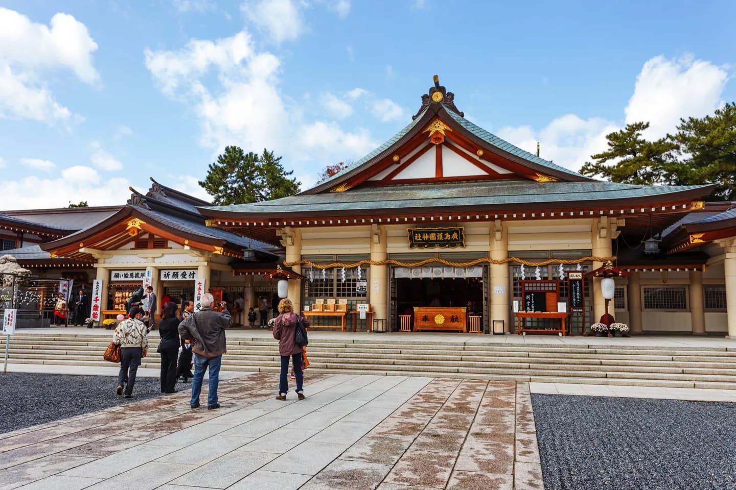Hiroshima Gokoku-Schrein auf dem Schlossgelände · 2