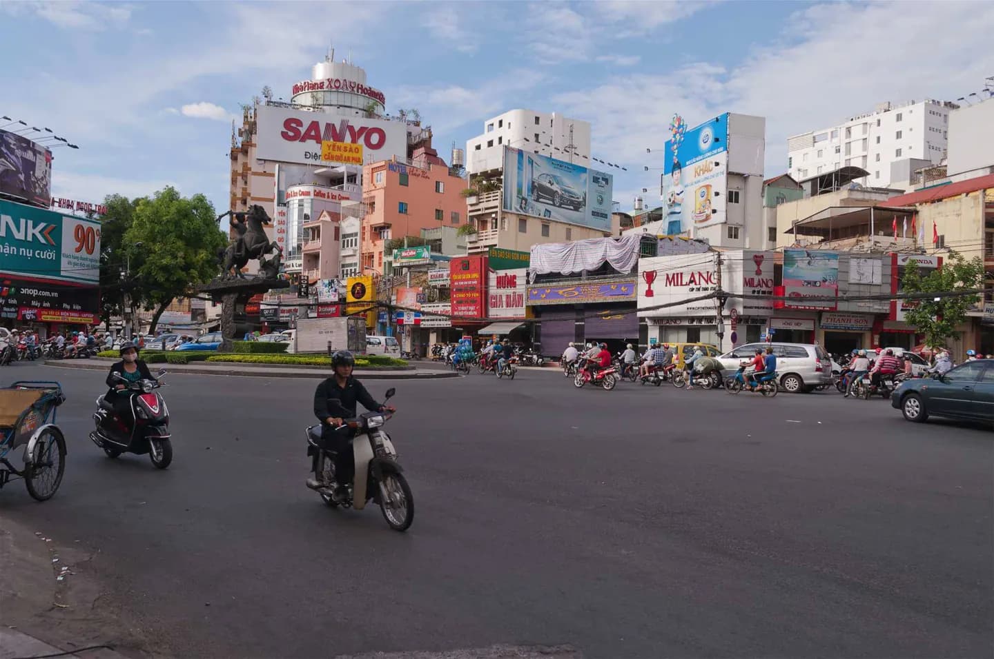 Phạm Ngũ Lão Street · 2