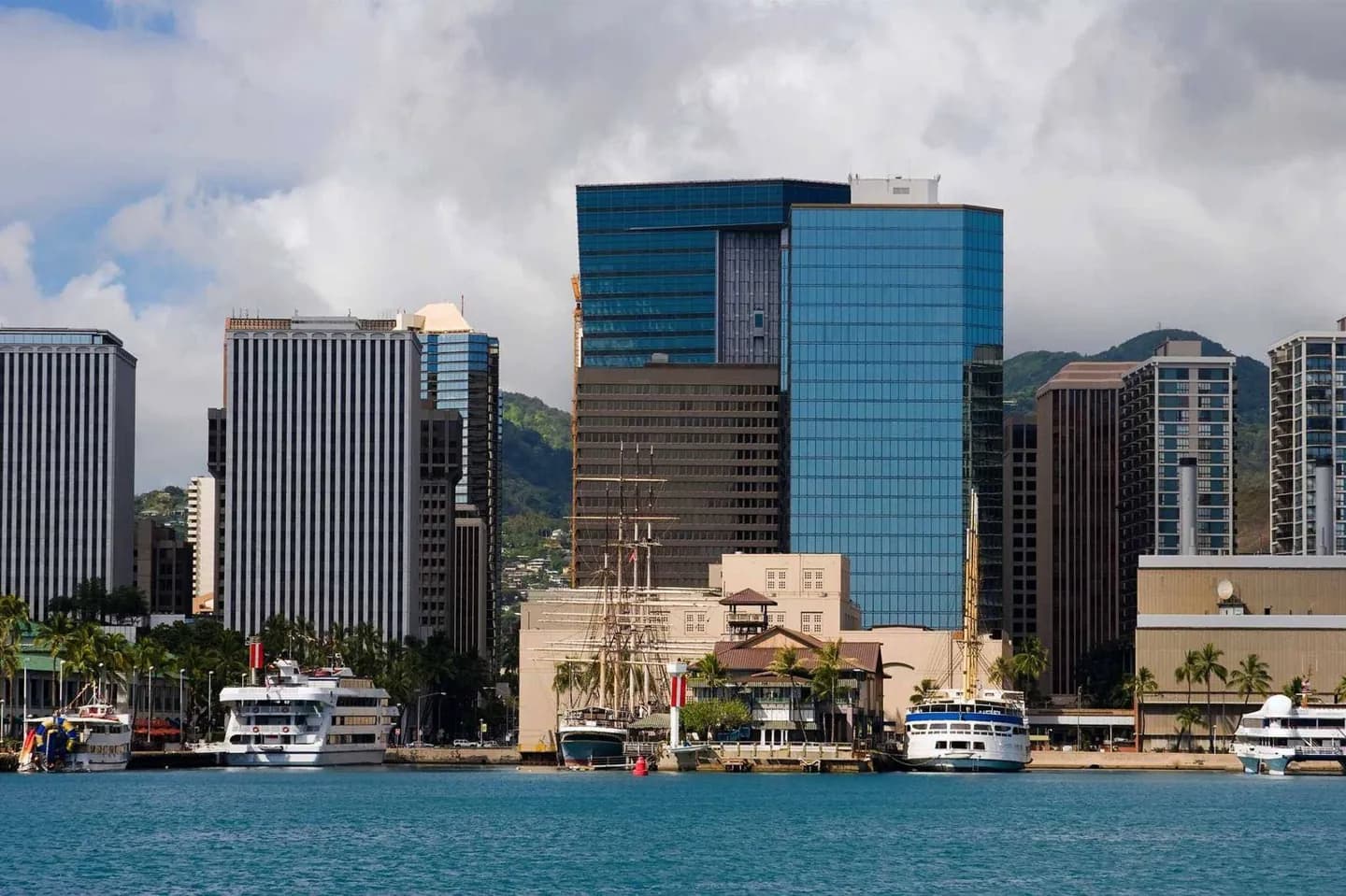Honolulu Harbor · 2