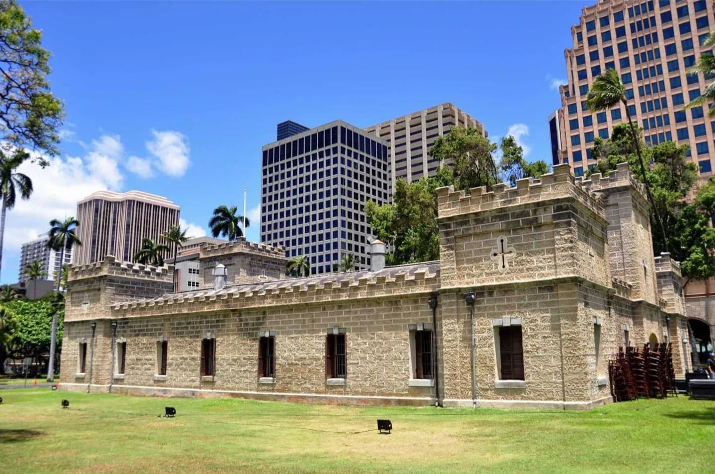 ʻIolani Barracks · 2