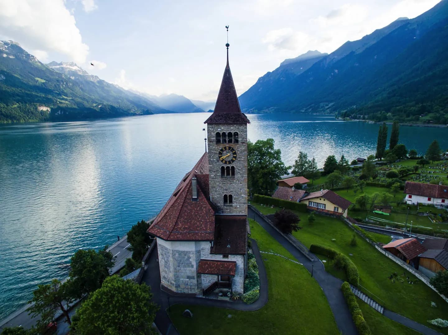 Interlaken between the lakes · 2