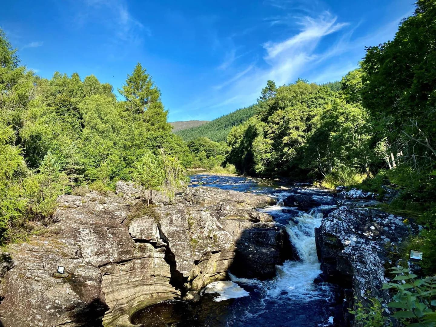 Ponte e Cataratas de Invermoriston