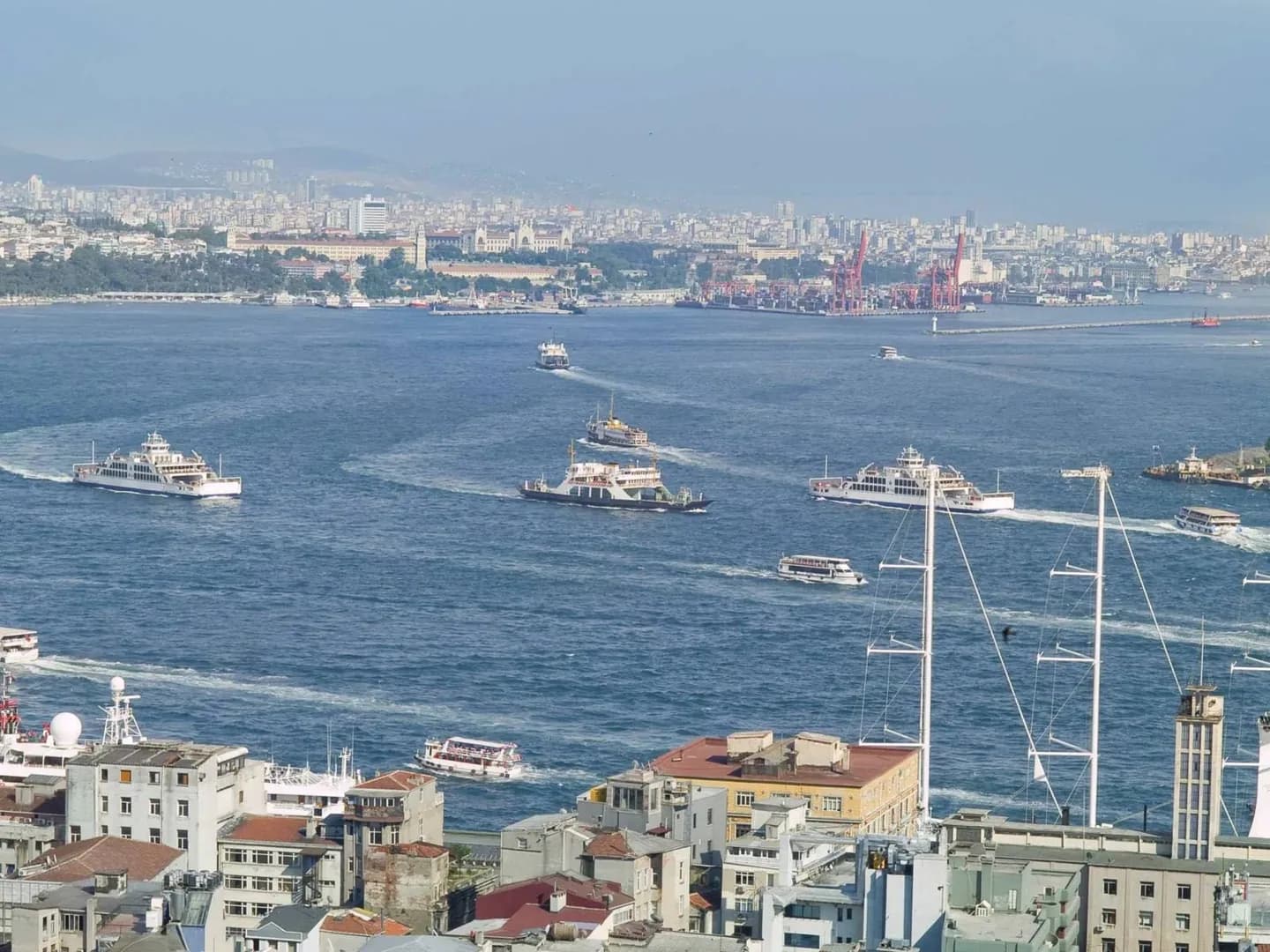 Usando los transbordadores de Estambul · 2
