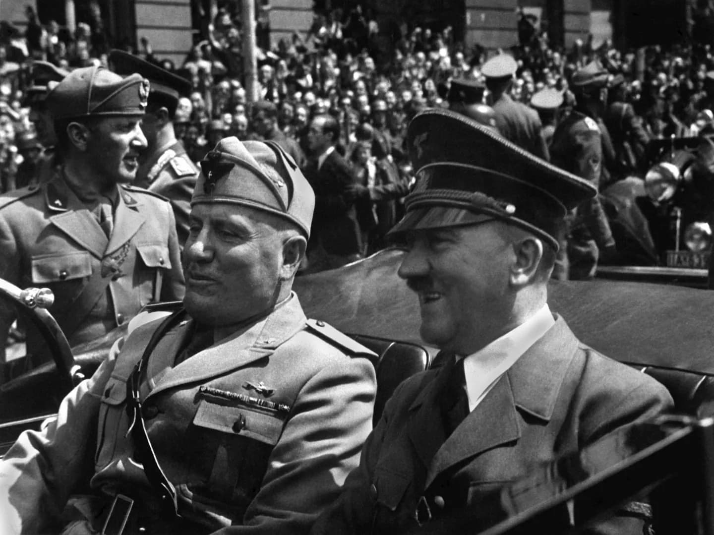 Фашизм и Вторая мировая война в Италии · 2