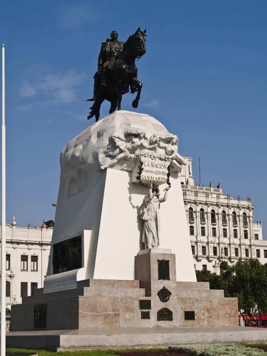 Plaza San Martín, Literature and San Francisco