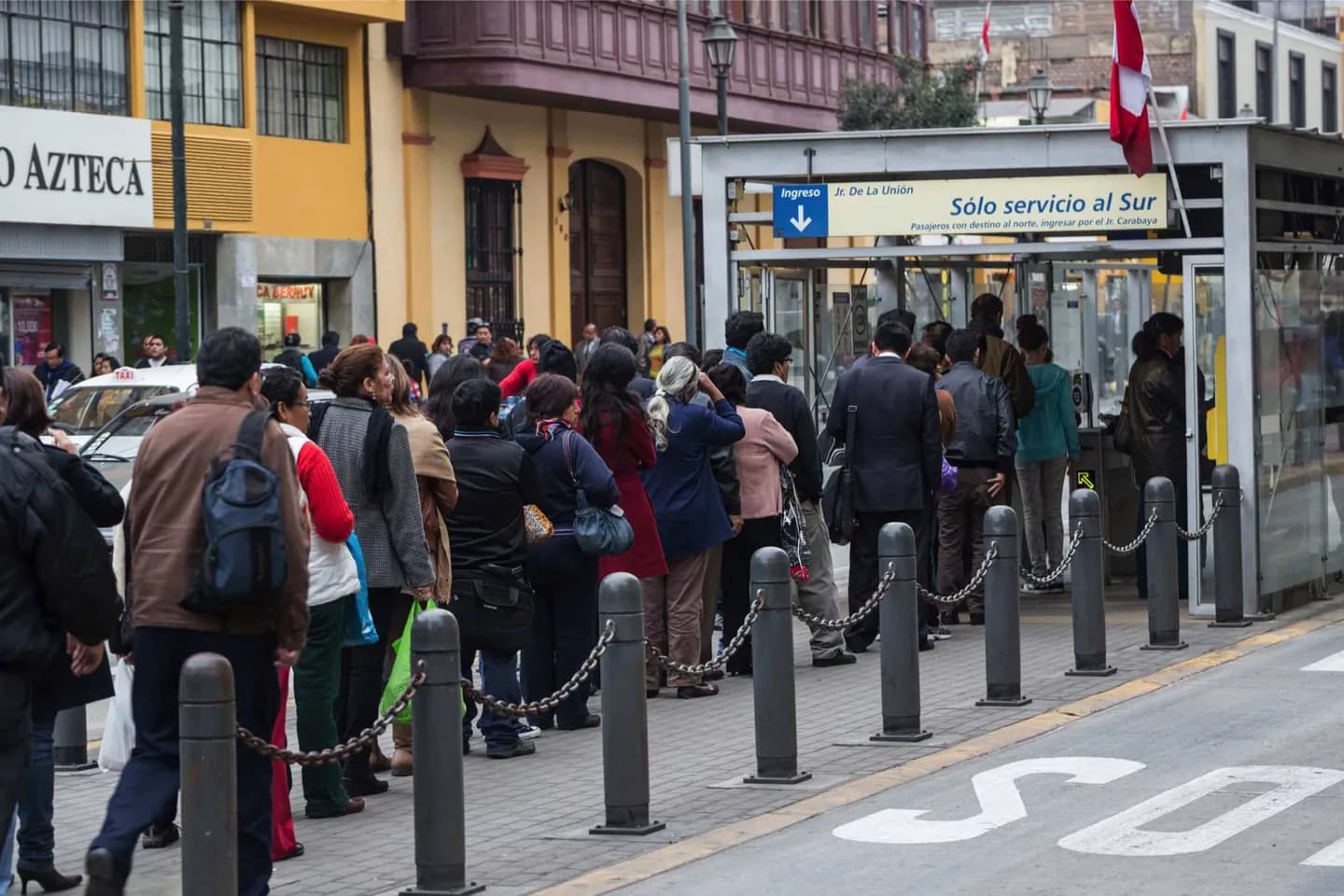 Lecture des itinéraires de bus et combi de Lima