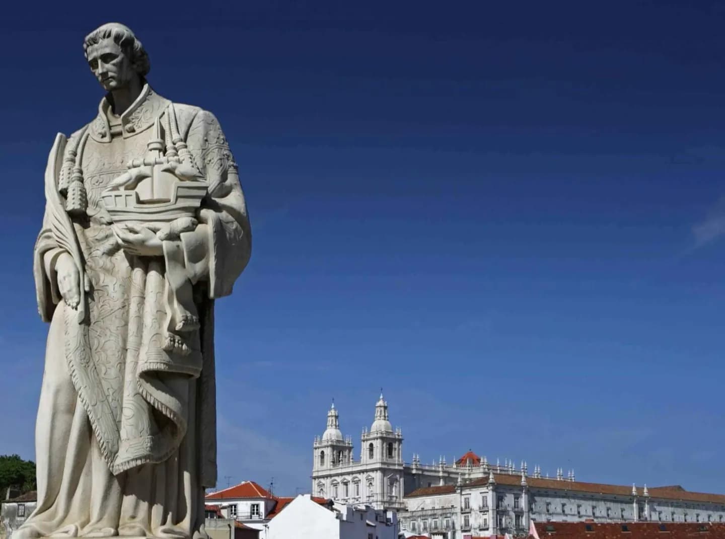 Reading Lisbon’s Seven Hills