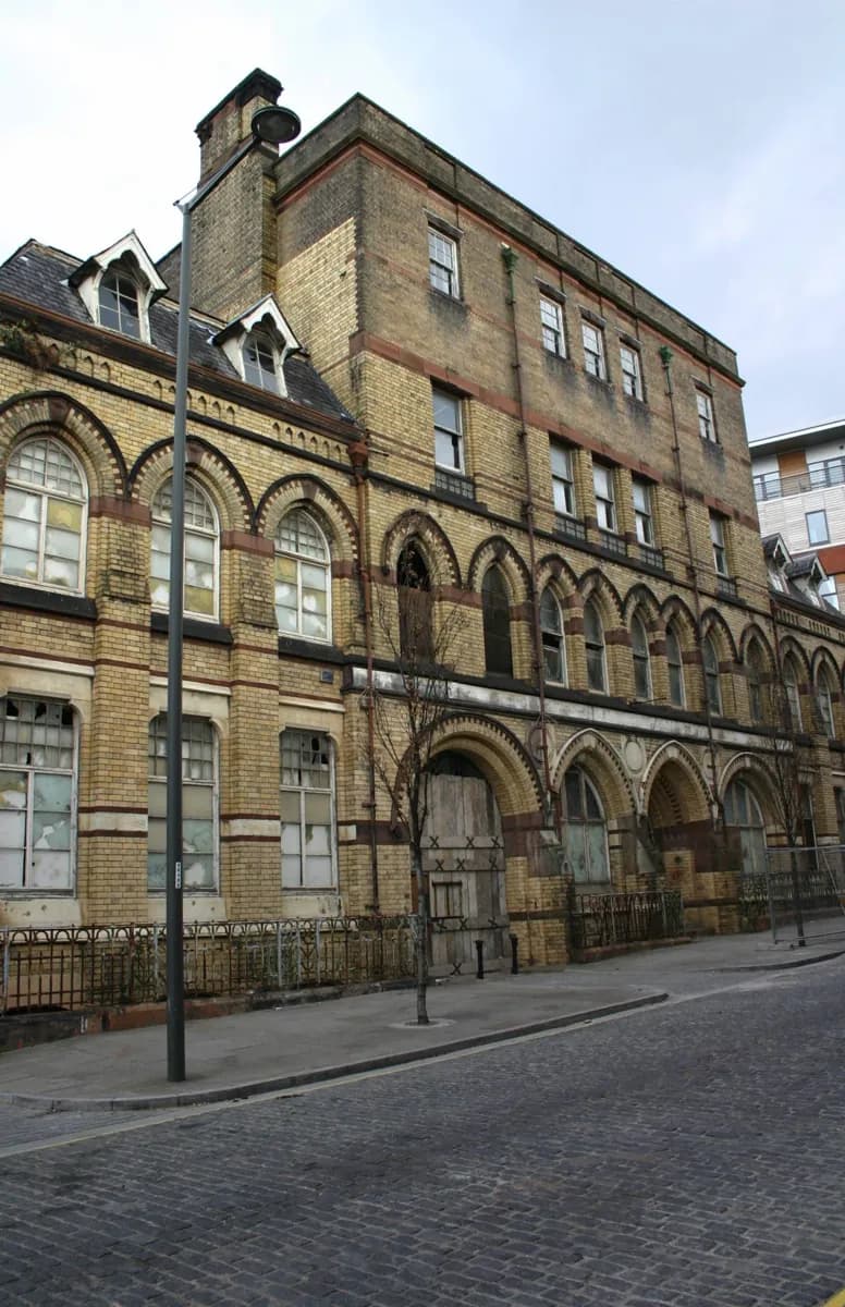 Instituciones educativas en Liverpool · 2