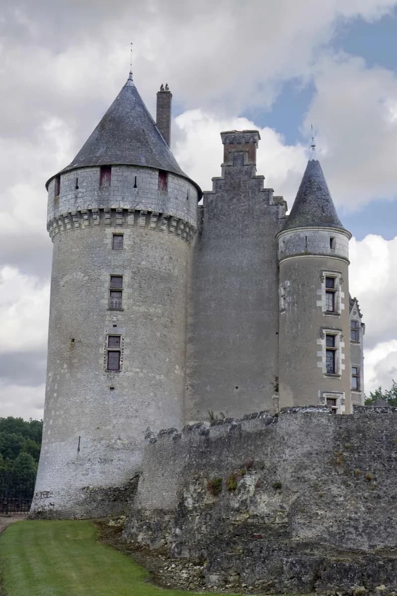 What changed Montpoupon from fortress to residence?