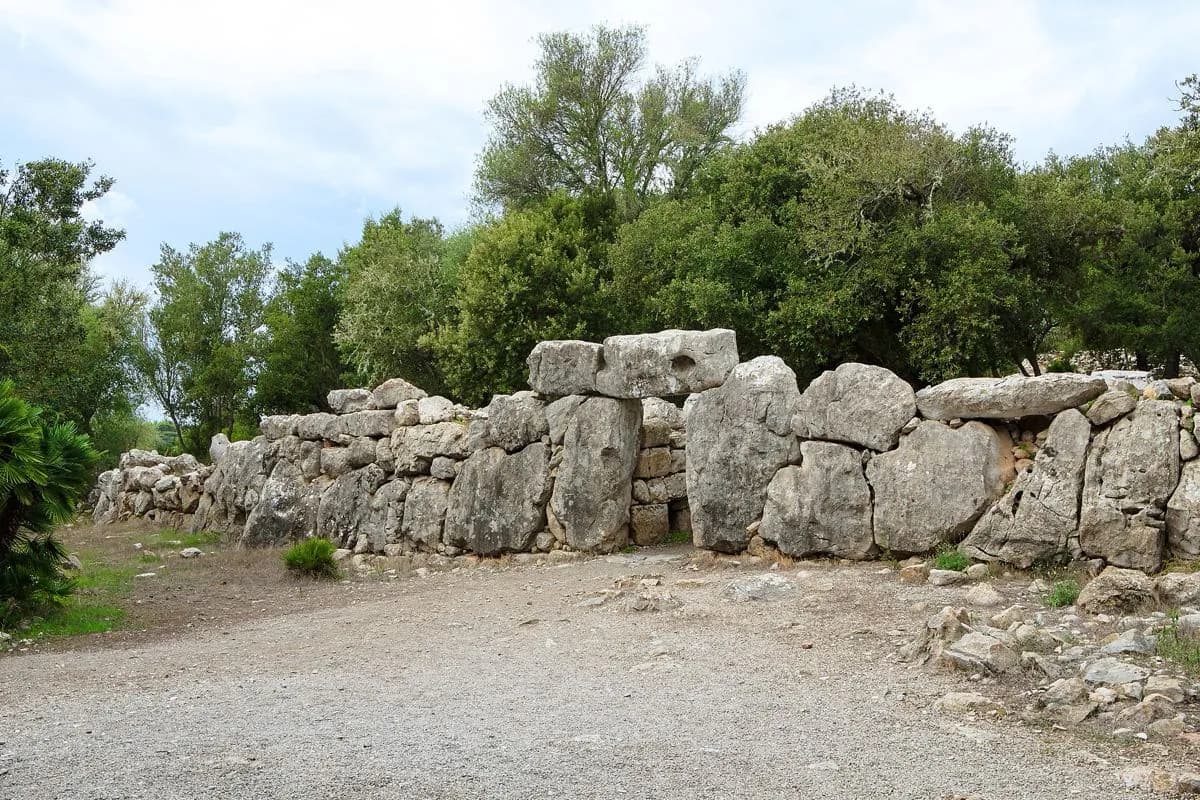Llevant Stone and Caves