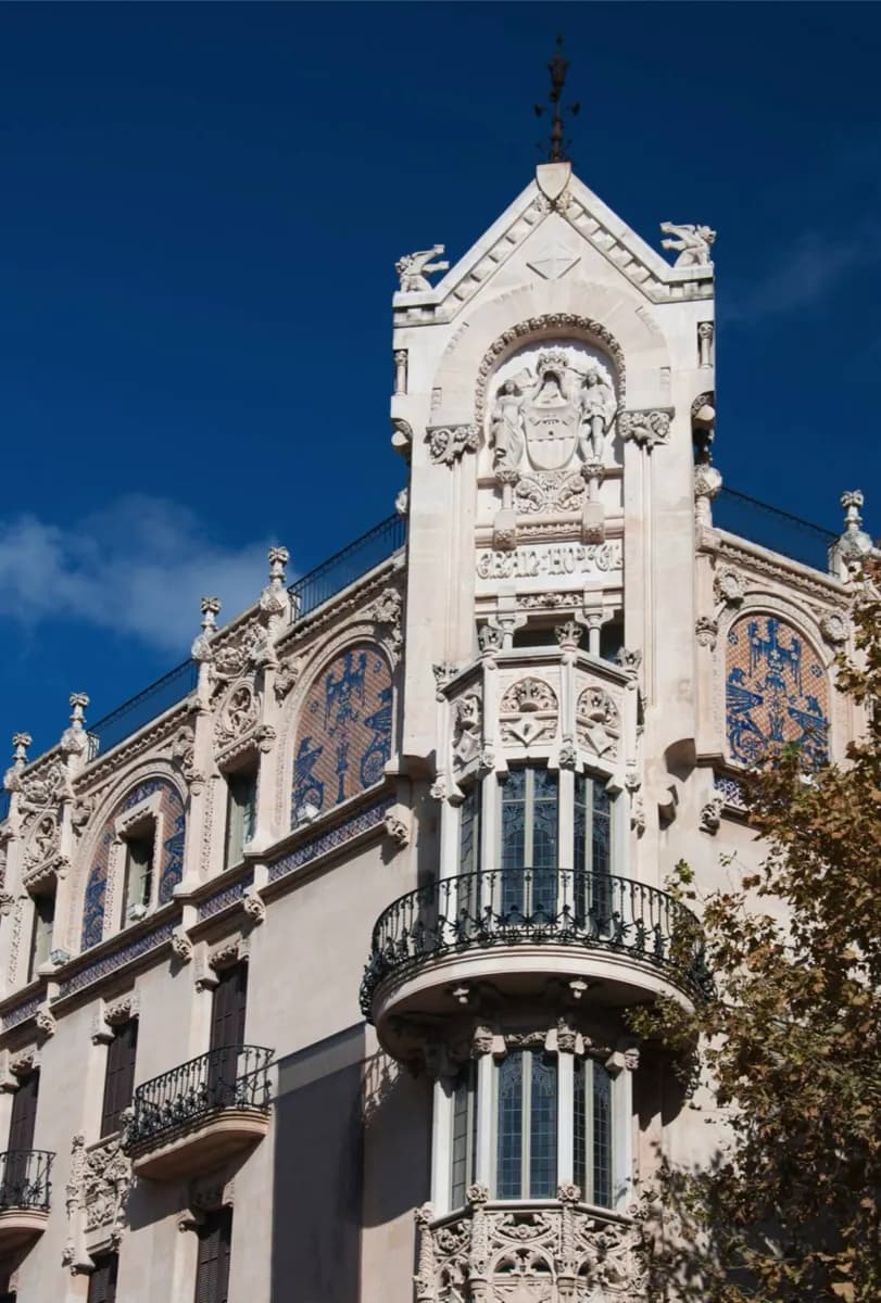 Reading Palma's History in the Old City · 2