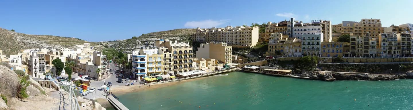 Bahía de Xlendi