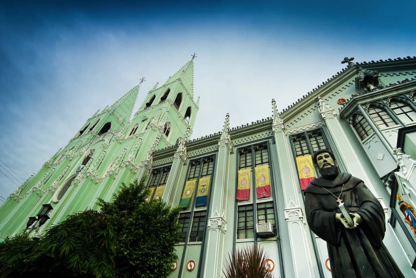 Acier, dévotion et rues civiques de Quiapo à Binondo