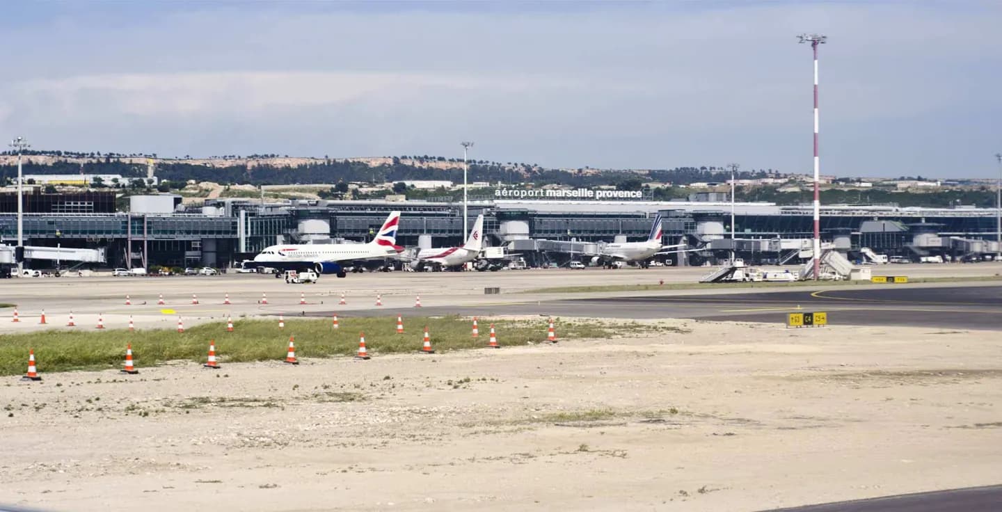 Arrivée à Marseille en avion · 2