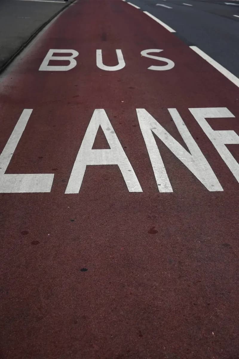 Verwenden Sie öffentliche Verkehrsmittel · 2