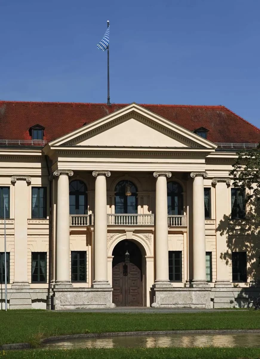 Prinz-Carl-Palais · 2