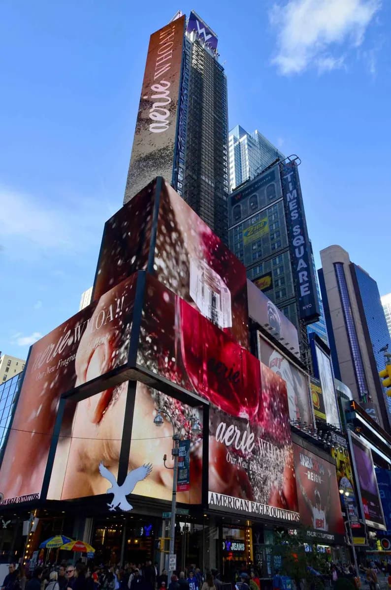 Times Square · 3