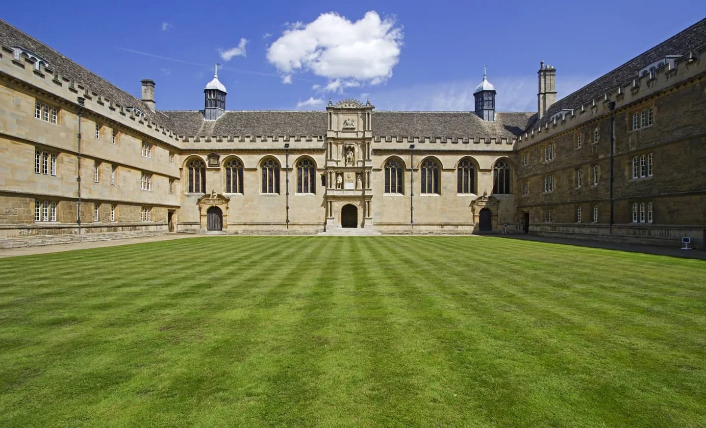 Come funzionano i college di Oxford · 2