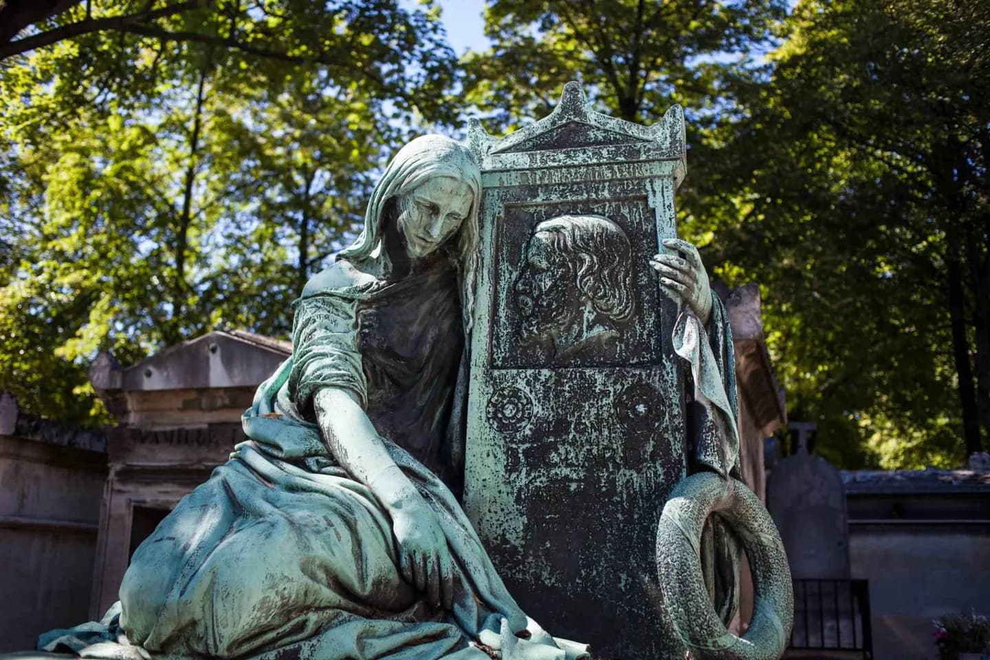 Père Lachaise Cemetery · 4
