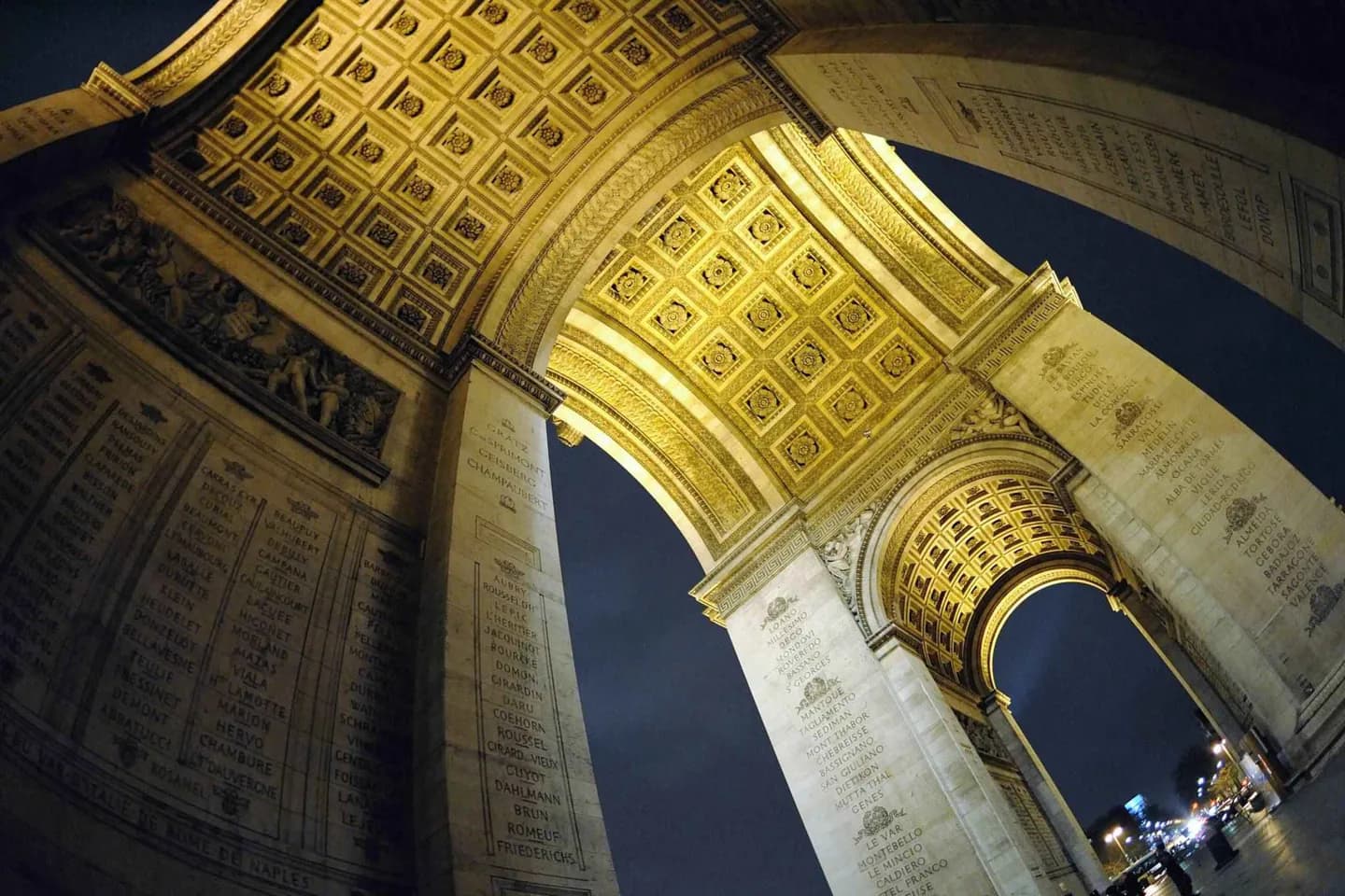 Arco del Triunfo · 8