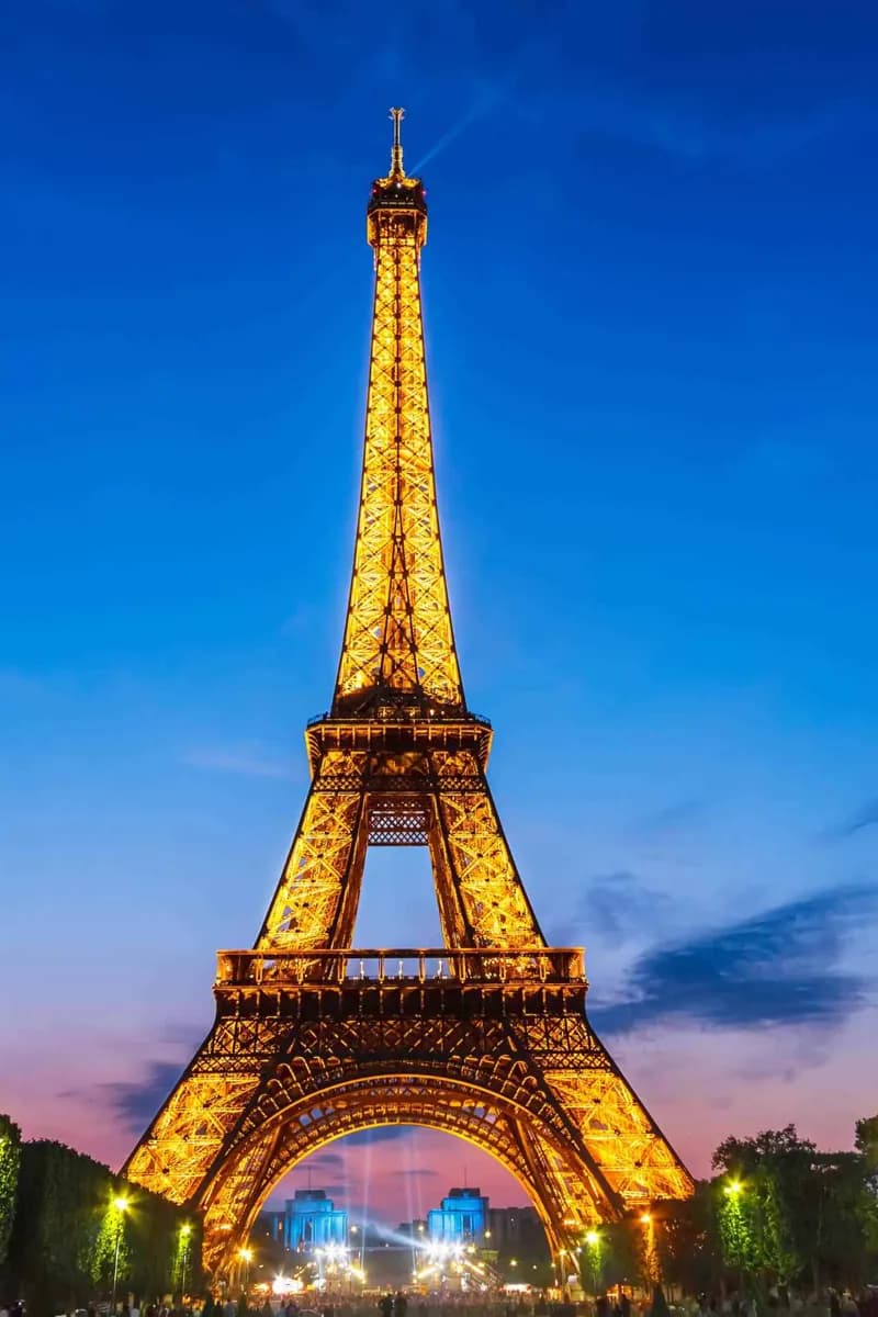 Torre Eiffel · 10
