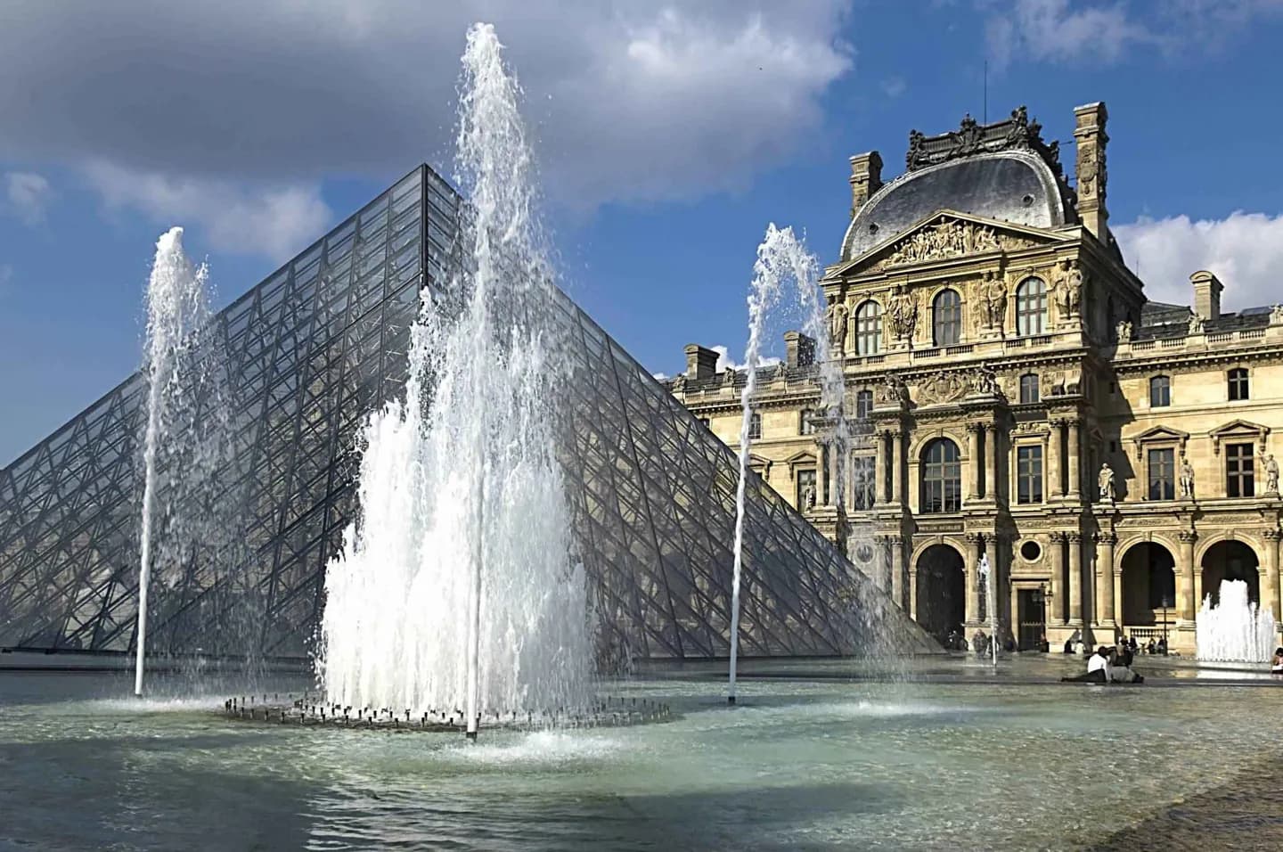 Louvre-Museum · 3